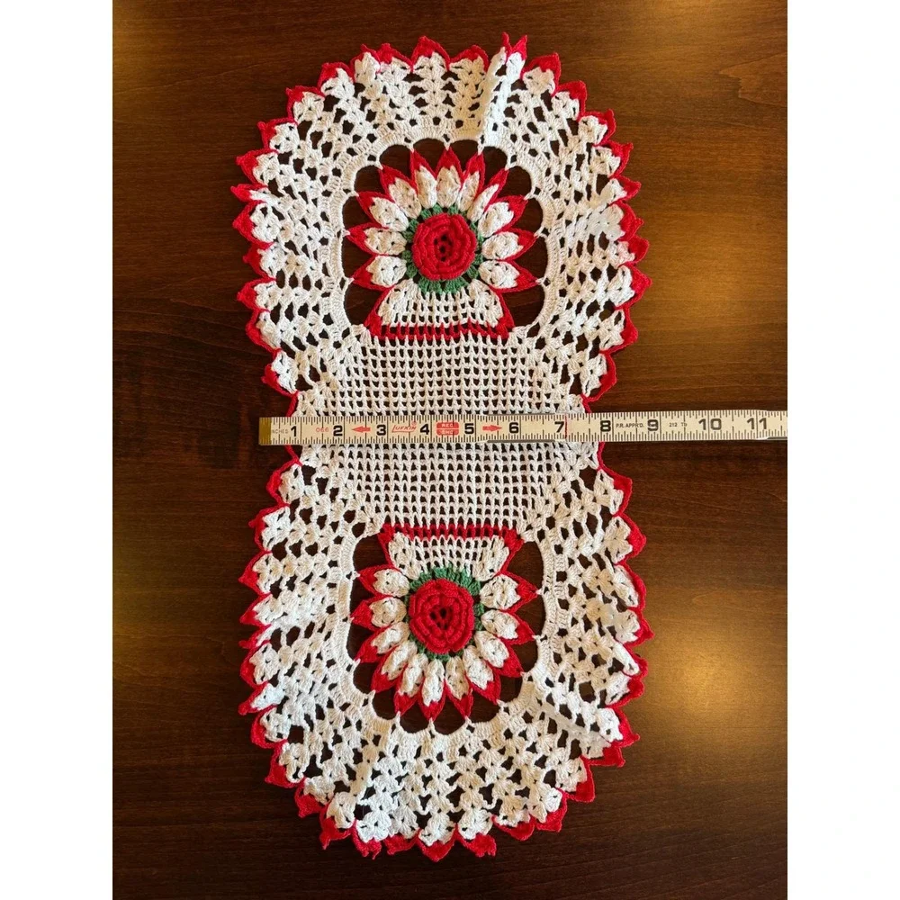 Vintage Crochet Oval Pineapple Lace‎ Floral Dresser Scarf White Red Doily 18x9